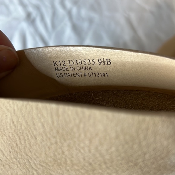 Cole Haan Tan and Purple Oxford’s in Size 9 1/2 B Women’s - Picture 3 of 8